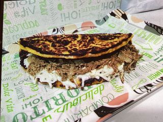 Cachapa con carne mechada