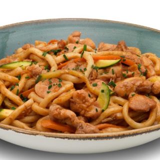 Yakiudon spicy con pollo