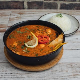 Parihuela de pescado y mariscos