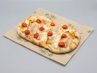 PINSA GUANCCIALE CON QUESO AHUMADO