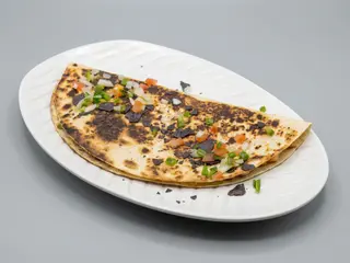 Quesadilla de pollo grill,huevo y jalapeños