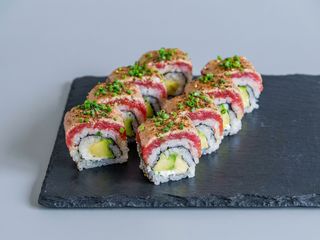 155. Atún tostado roll (8 pzs.)