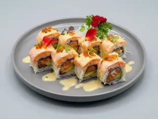 161. Crazy salmón roll (8 pzs.)