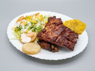 Costilla Ahumada Con Patacón