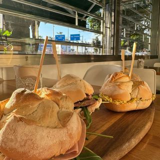 Bocadillos o sandwichs especiales