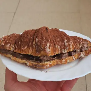 Croissant Relleno Con Crema De Chocolate