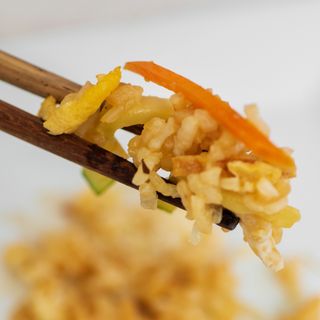 25. Arroz tres delicias