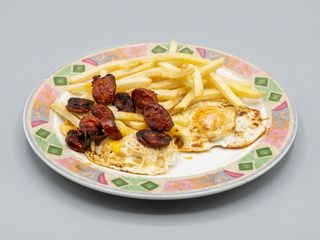 Platos De Huevos Y Chorizo 