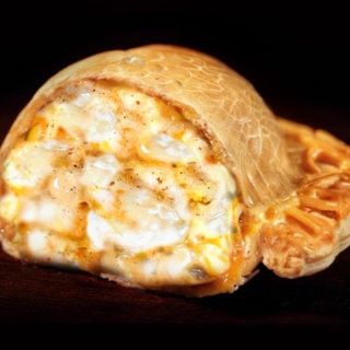 Empanada Premium Queso de Cabra Y Cebolla Caramelizada