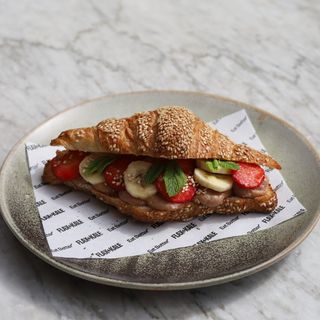 BANANA STRAWBERRY CROISSANT