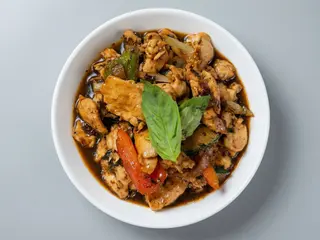 Pollo Con Albahaca