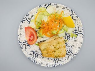 Merluza A La Plancha Con Ensalada