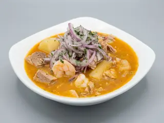 encebollado mixto (grande) y porcion de arroz 