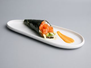 82 Temaki Tartar Salmón