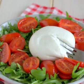 Ensalada De Burrata Y Rúcula