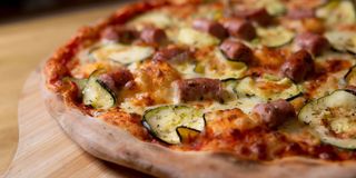 Pizza Petrel (34 Cm.)