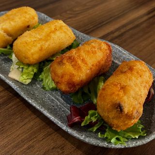 Mix De Croquetas De bacalao Y Jamón x4