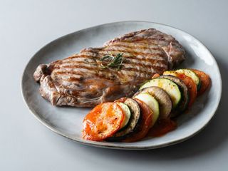 Entrecot a La plancha con guarnición