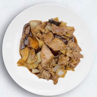 Cerdo Con Bambú Y Setas Chinas