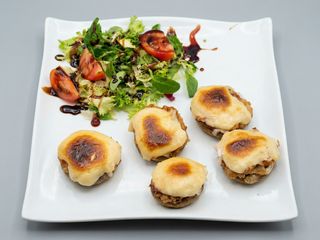 Champiñones Rellenos Con Queso Y Bacon (1/2 Ración)
