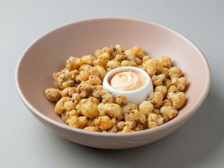 Palomitas de coliflor con togarashi