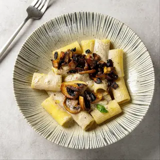 Rigatoni trufados con champiñones