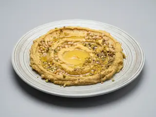 Hummus con crumble dorado de anacardos