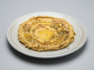 Hummus con crumble dorado de anacardos