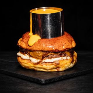 Queen Cheddar Burger