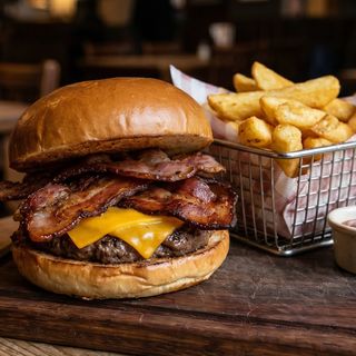 Cheddar Bacon Burger Con Patatas