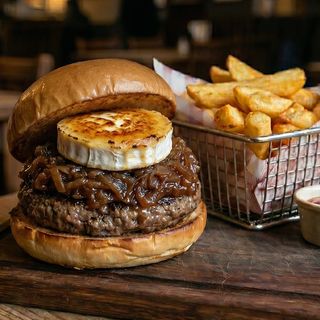 Rulo de Cabra y cebolla caramelizada Burger Con Patatas