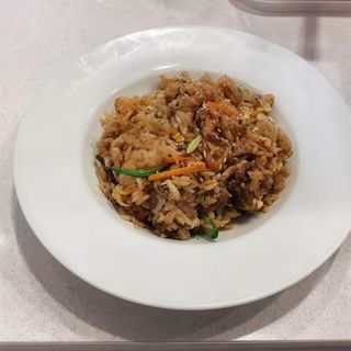 Arroz frito con pollo