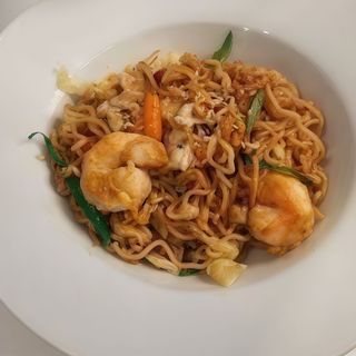 Fideos frito con pollo