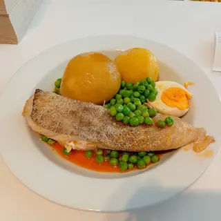 Salmón cajún con ensalada