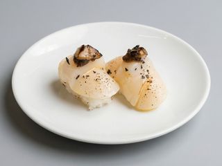 Nigiri de vieira con foie y trufa (2p.) 