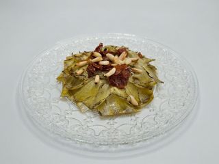 Alcachofa con piñones 