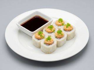 Uramaki trufado pez mantequilla (4p.)