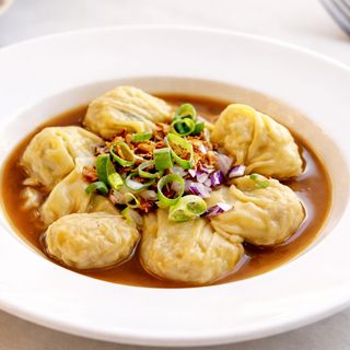 Wonton imperial en salsa de sésamo (6 uds)
