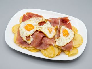 Huevos con jamón