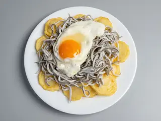 Gulas con huevo