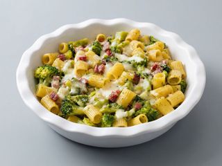 Sugo casero con broccoli e salsiccia e panna 