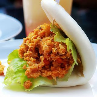 100. Bun Bao Pollo Crujiente