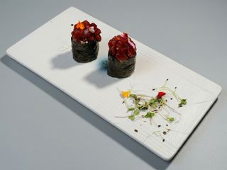 nigiri tartar de atún picante (2 pzas.)