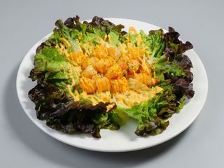 Tempura de langostinos tigre troceados en crema