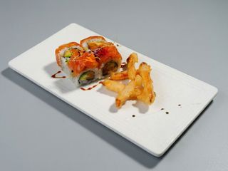 Salmón kariage roll