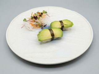 nigiri de aguacate (2 pzas.)