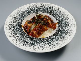 UNAGI KAMAMESHI ( poke anguila)