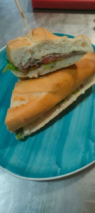 Bocadillo De Pepito De Ternera y Queso