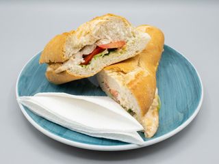 Bocadillo De Pechuga De Pollo y Queso