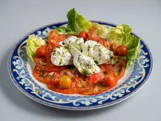 Ensalada de Burrata a la Caprese